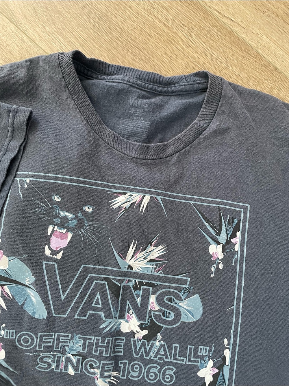 Bundle lot three Vans skateboard off the wall XL t shirts graphic Hawaiian - Picture 3 of 5